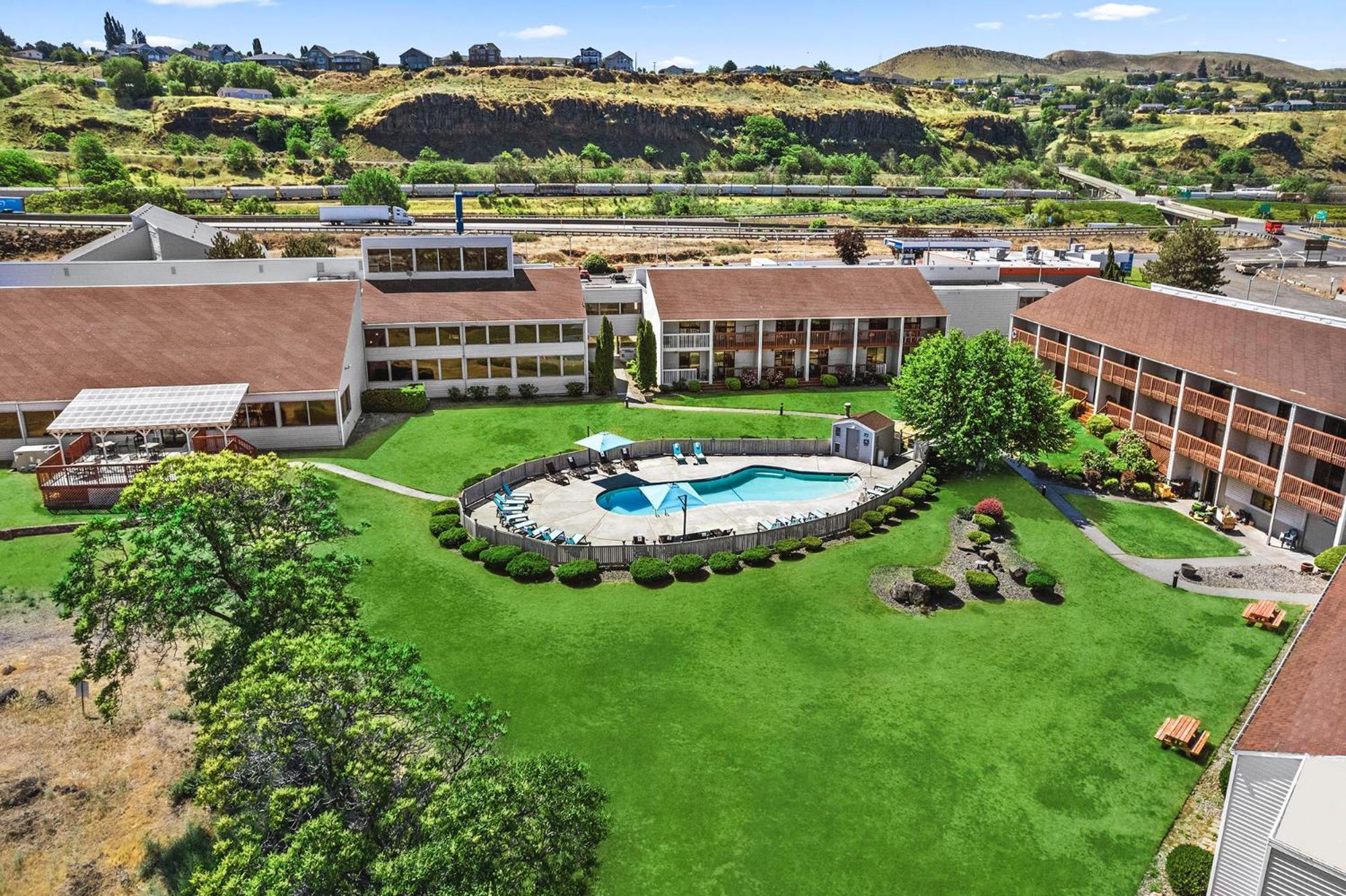 Columbia River Hotel, Ascend Hotel Collection The Dalles Exterior photo