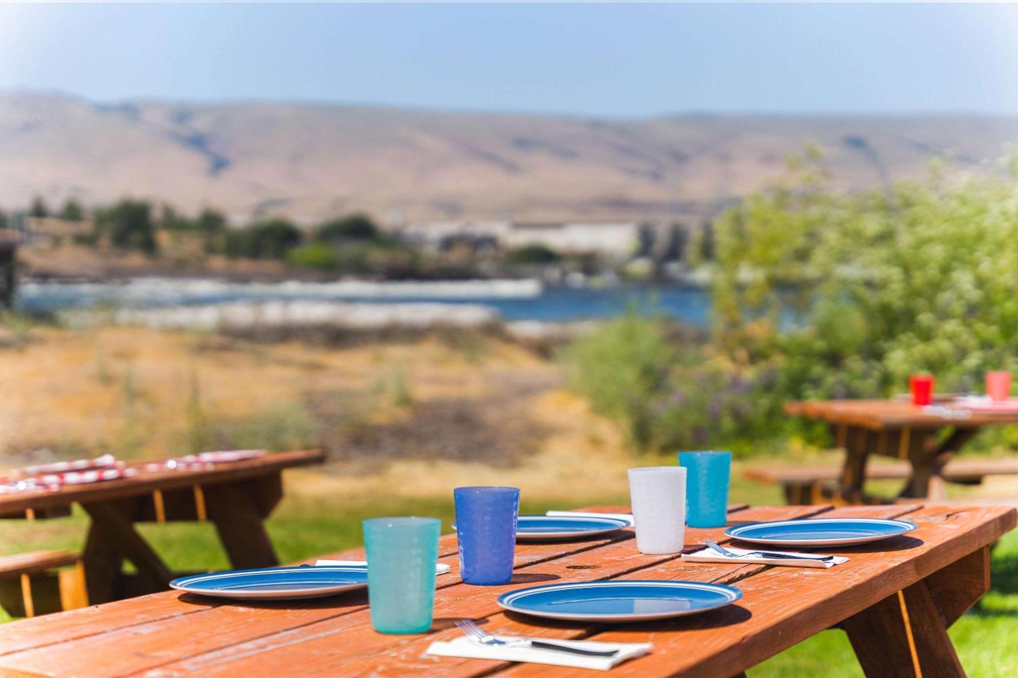 Columbia River Hotel, Ascend Hotel Collection The Dalles Exterior photo